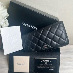 Authentic CHANEL Quilted Bifold Long Wallet Lambskin Leather. Silver CC logo